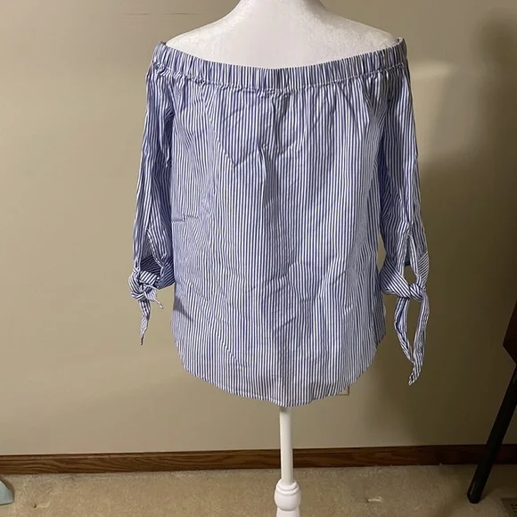 Charolette Russe off the shoulder blouse - Picture 2 of 4